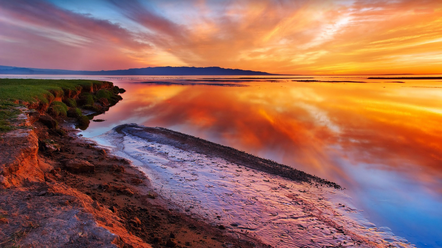 Kyststrækning i solopgang/solnedgang