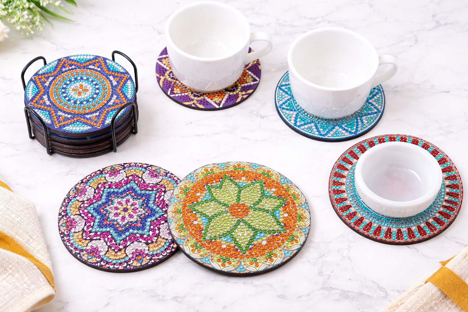 12 forskellige diamond painting bordskånere. Forskellige mandalamønstre i stærke farver.
