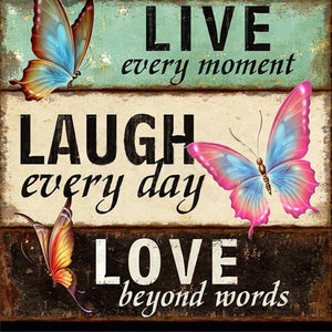 Diamond paint med citat: Live every moment, Laugh every day, Love beyond words.