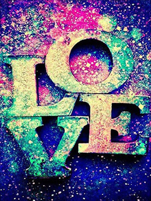 Diamond paint med ordet Love. Skrevet i livlige farver på blå og lilla baggrund.