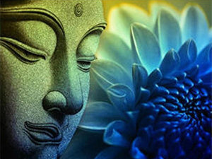 Diamond painting af Buddha med en blomst i baggrunden. Grønne og blå nuancer.