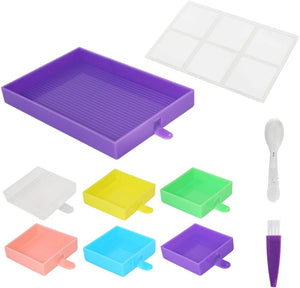 Bakke med 6 indsatser til diamond painting. Lilla med forskelligt farvede indsatser.