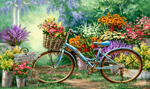 Diamond painting af en blå cykel omgivet af blomster i fuldt flor. Farverig og detaljeret.