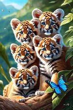 Diamond painting af fem tigerunger omgivet af jungle.