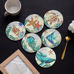 Bordskånere med havdyr. Forskellige motiver dekoreres med diamond art.