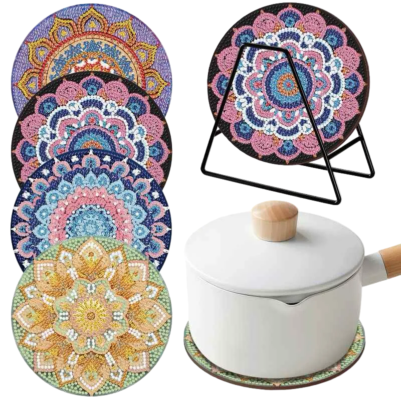 Diamond painting bordskånere med mandalamønster. 4 stk med praktisk holder.