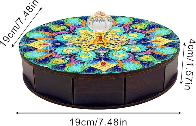 Diamond painting skrin i målene: 19x4 cm. Rund med mandalalåg.