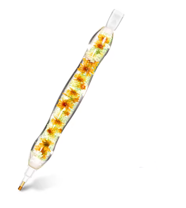 Gennemsigtig pen med tørret gul blomst i. Benyttes til diamond painting. Udskiftelige tipper.