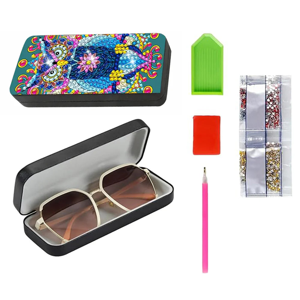 Brilleetui med diamond paint. Ugle i mange farver. Sort etui. Indhold vises.
