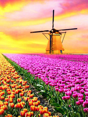 Diamond painting med hollandsk mølle omgivet af farverige tulipaner.