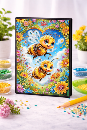 Diamond painting notesbog med to bier omgivet af blomster. Perfekt til ørn.