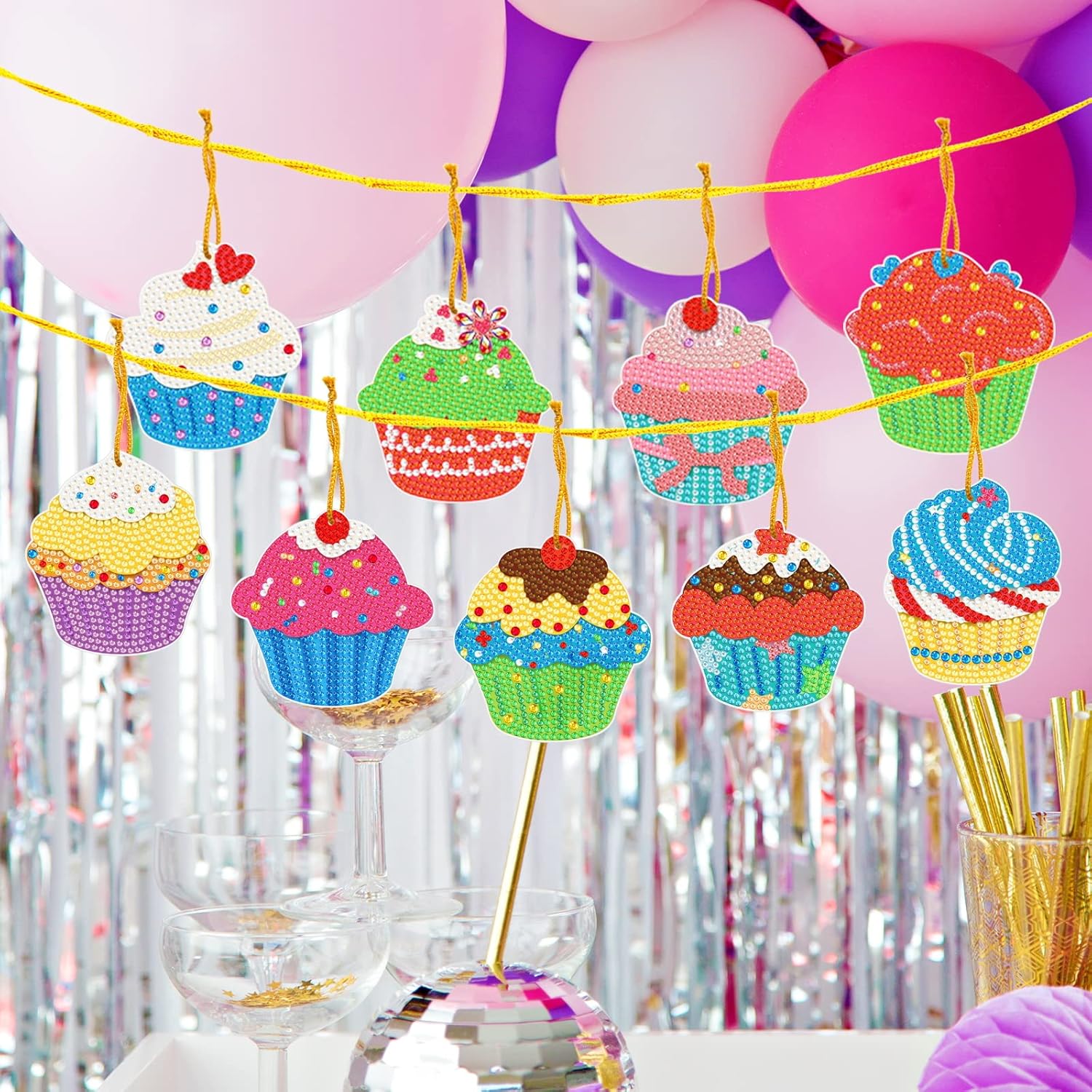 Diamond art ophæng med farverige cupcakes. 9 forskellige designs.