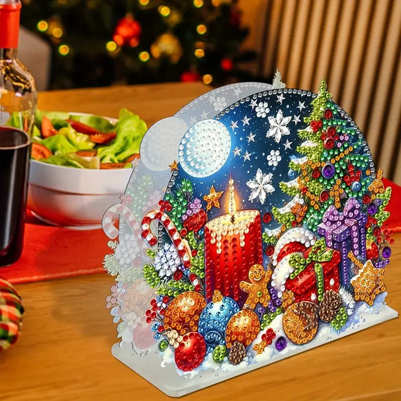 Servietholder med diamond paint af akryl med juletema: Lys, kugler, gaver og grantræ.