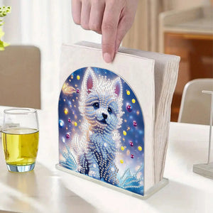 Diamond art servietholder med en lille hvid hvalp. Blå baggrund med glimtende prikker i forskellige farver.