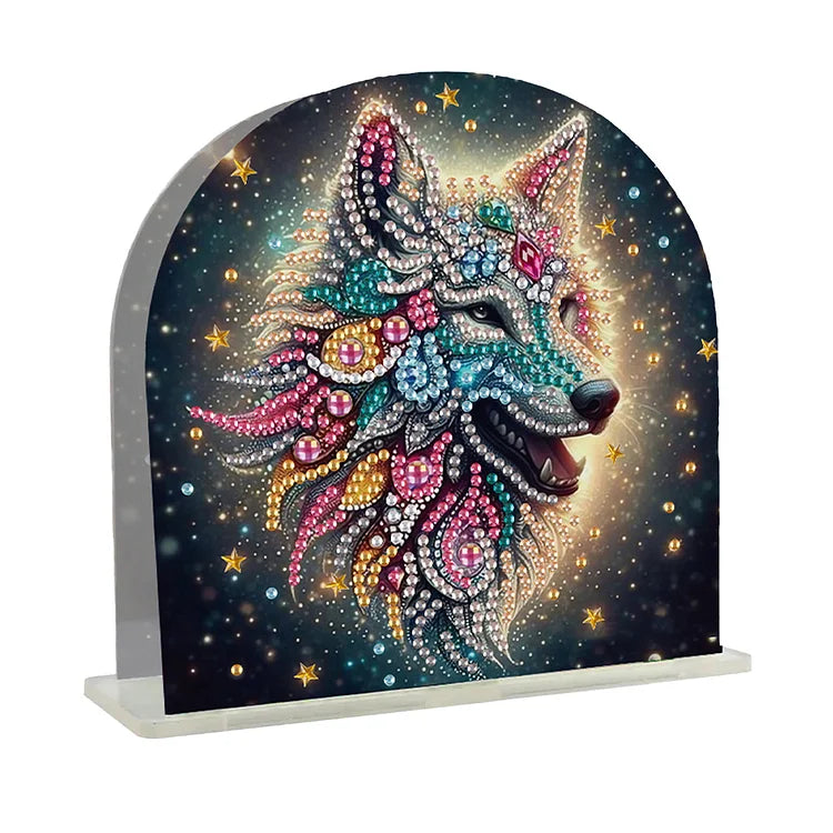 Servietholder i akryl med diamond paint. Motivet er en ulv i flotte farver omgivet af stjerner.