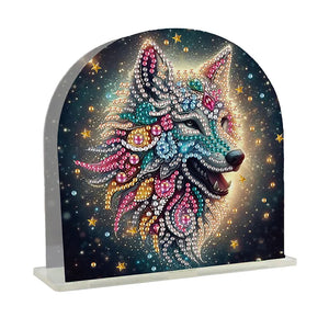 Servietholder i akryl med diamond paint. Motivet er en ulv i flotte farver omgivet af stjerner.
