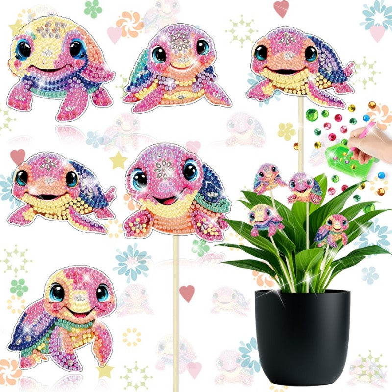 Dekorationspinde med skildpadder i lyserøde nuancer.