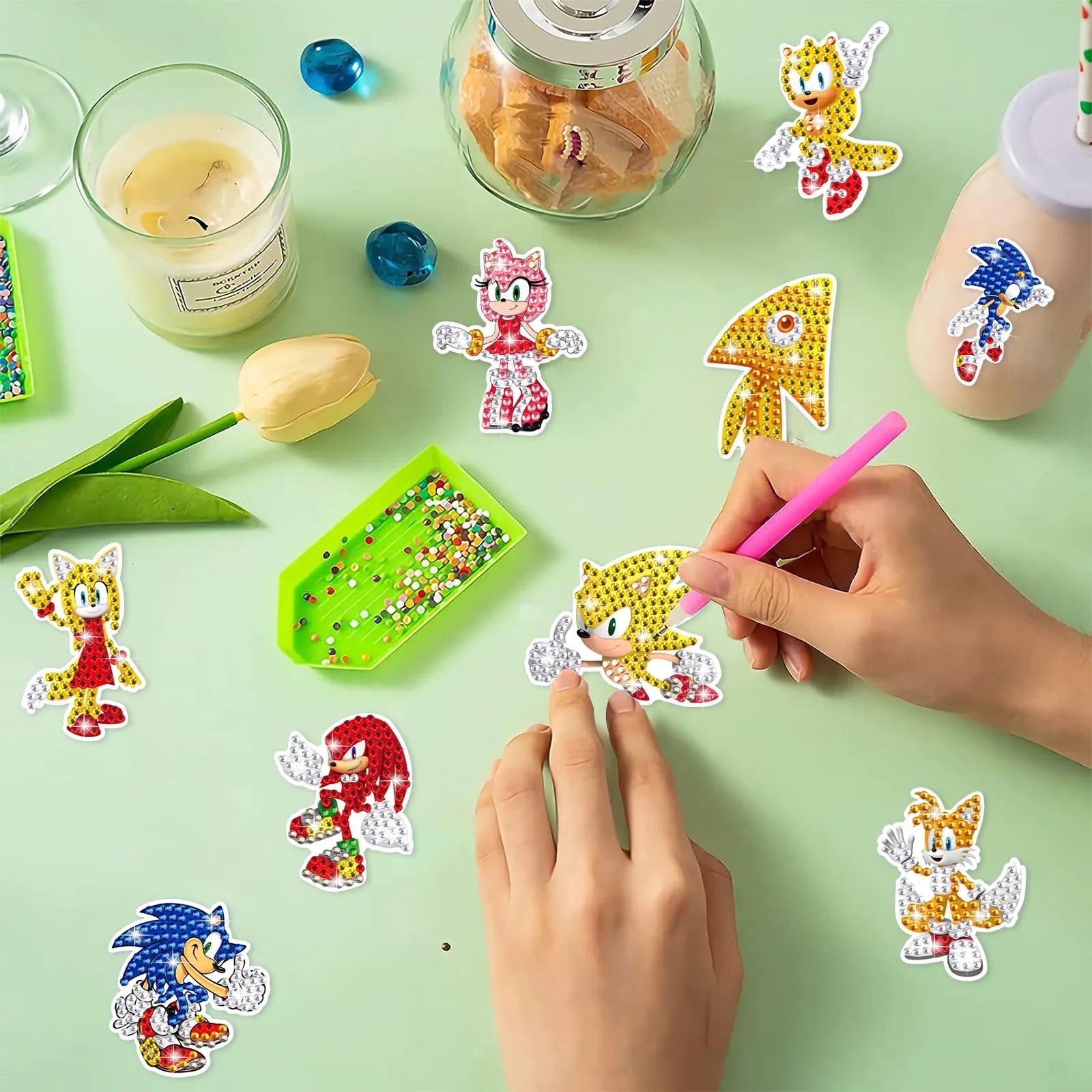 Diamond painting klistermærker med forskellige figurer fra computerspillet Sonic the Hedgehock.