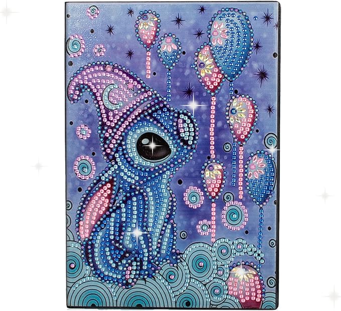 Notesbog med Stitch iført nathue. Dekoreres med diamond painting.
Perfekt til børn og begyndere.