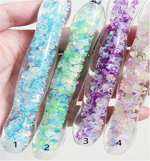 4 forskellige diamond paint penne, der kan lyse i mørke.